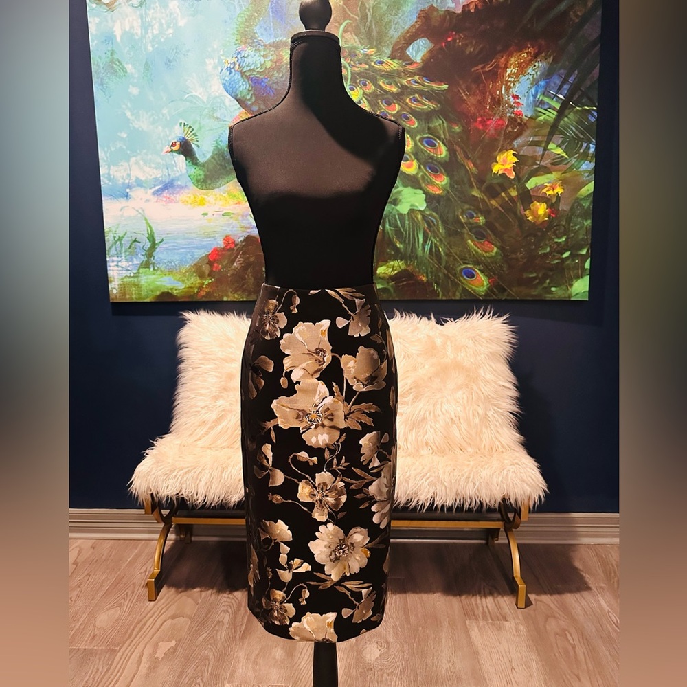 New York & Company Black Floral Pencil Skirt